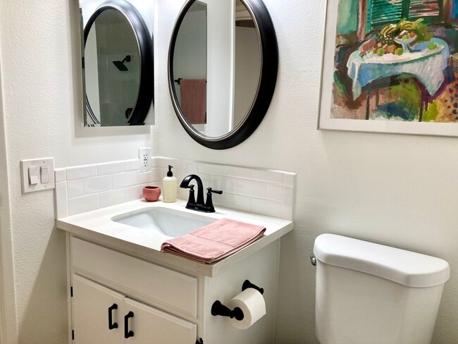 Building Photo - 2500 Abbot Kinney Blvd