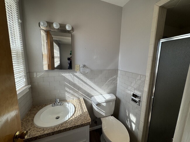 Building Photo - Stunning Like-New Home Located Near LCU!