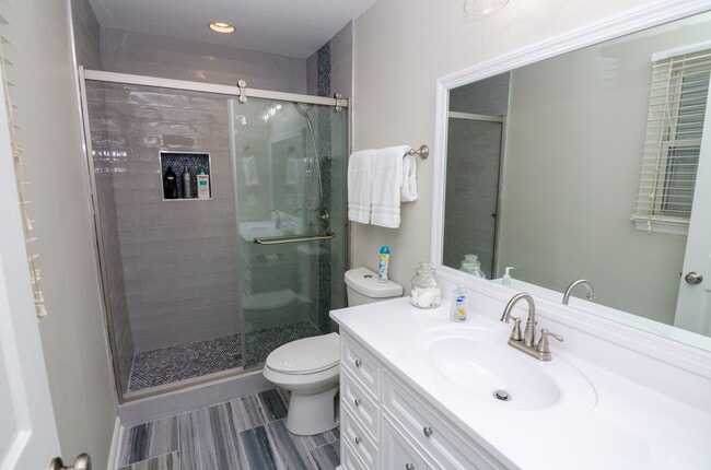 Building Photo - 306 Wedgewood Ct