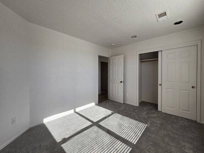 Building Photo - 4223 Sundance St