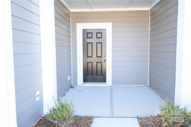 Building Photo - 752 Kitfox Dr NW