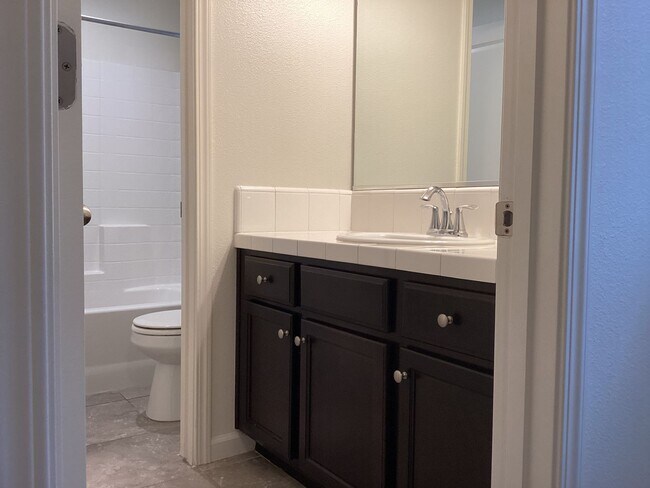 Building Photo - 6319 E Creek View Ln