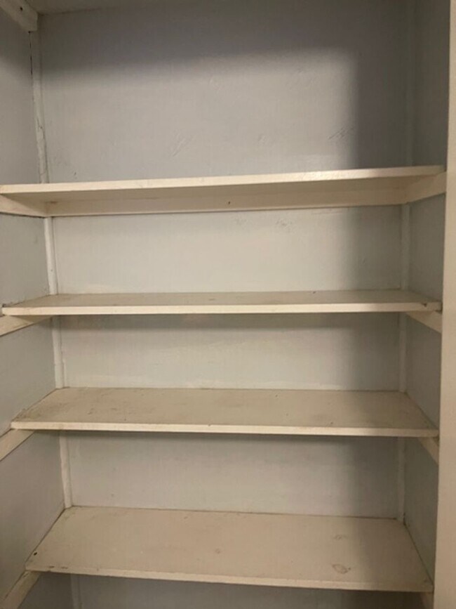 Building Photo - 18 Central St