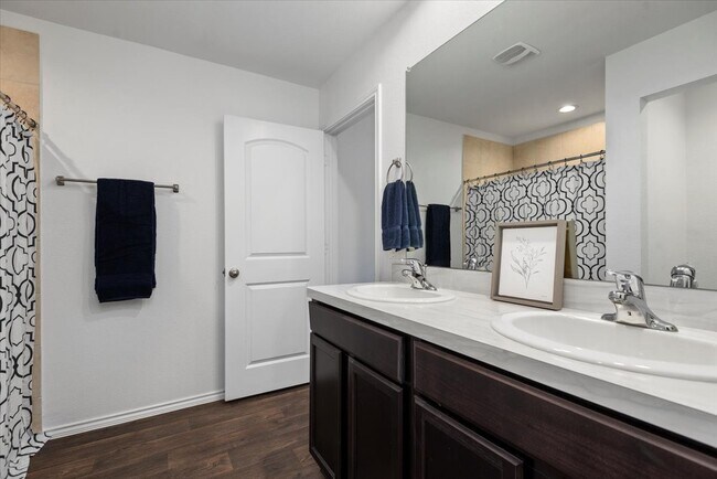 Building Photo - 14966 Cypress Holw Dr