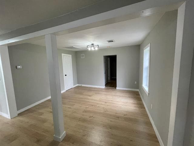 Building Photo - 981 W Oak St