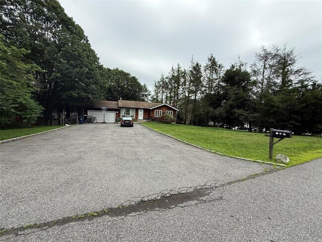 Building Photo - 33 Mi-Anna Dr