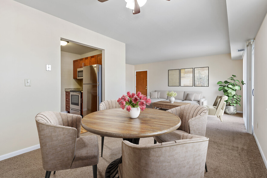 Dining Area - Townsend Manor