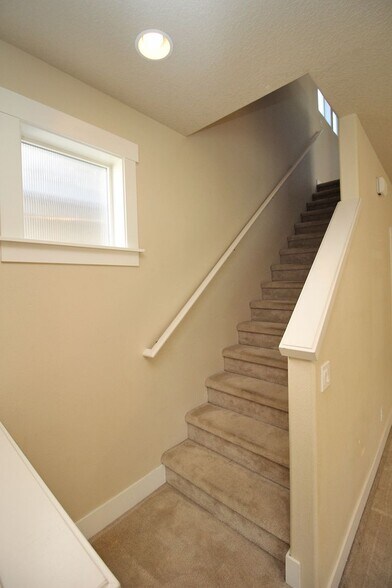 Building Photo - 420 SW 204th Terrace