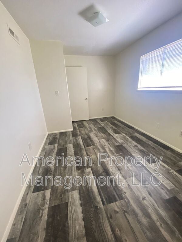 Building Photo - 1598 S 67th E Ave