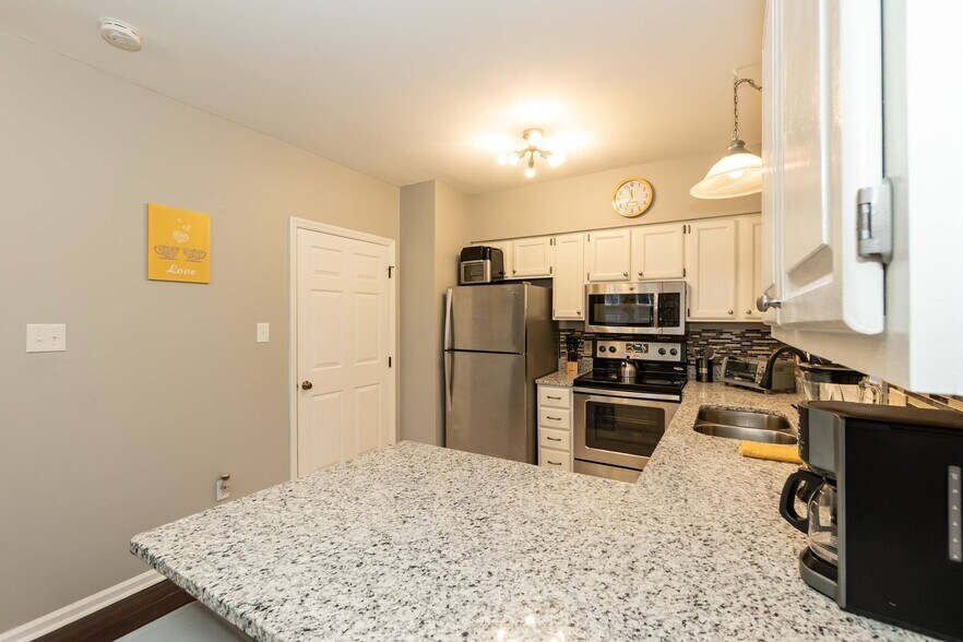 Building Photo - 6107 Highcastle Ct