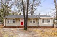 Building Photo - 1000 Ivy Rd