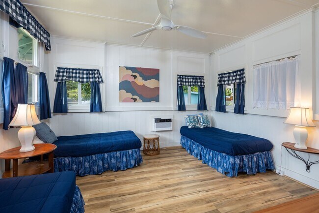 Building Photo - Casual Beach Front 3 Bedroom, 2 Bath Home ...