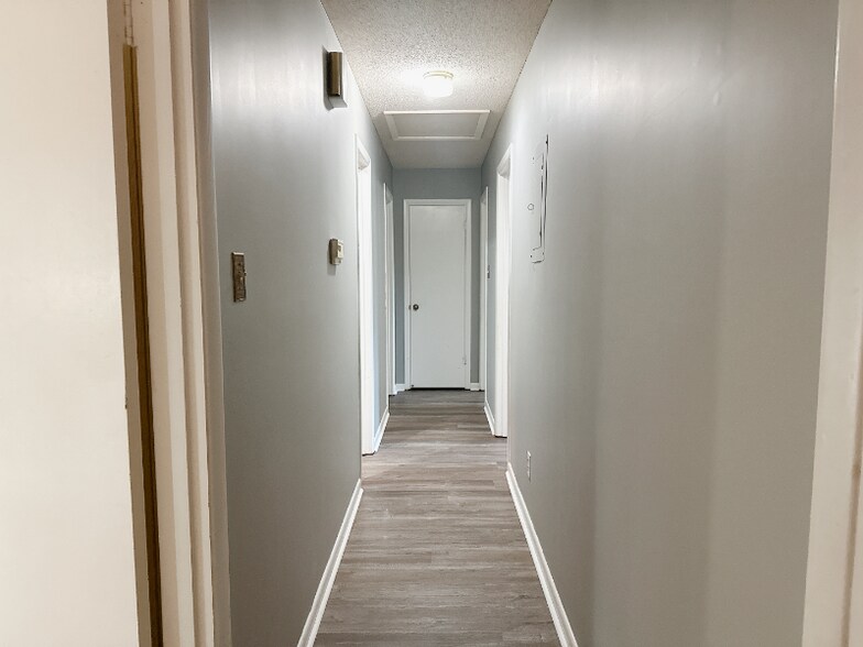 Building Photo - 233 Markwood Dr