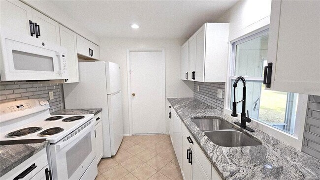 Building Photo - 284 Rotonda Blvd W