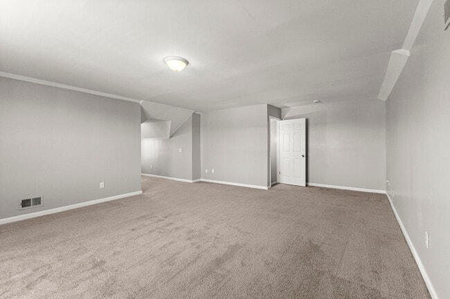 Building Photo - 229 Oak St