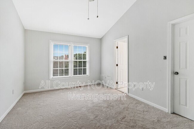 Building Photo - 208 Ellsworth St