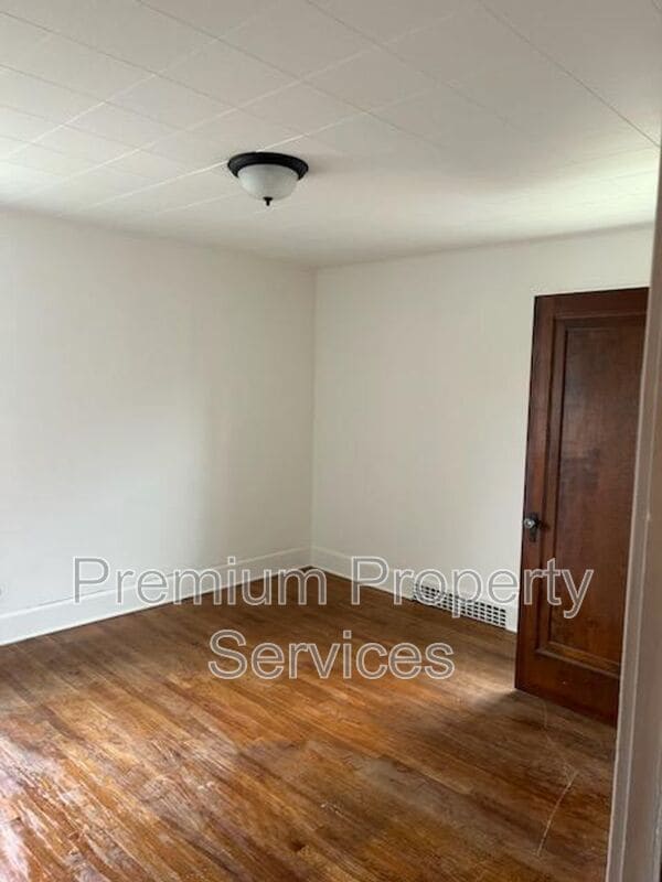 Building Photo - 2219 11th St