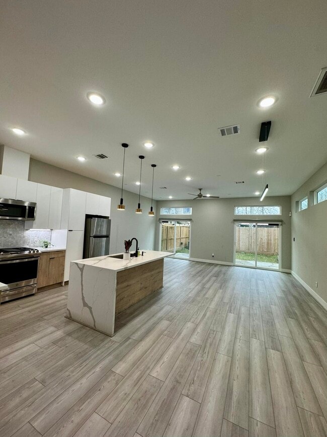 Building Photo - 7040 Avenue N