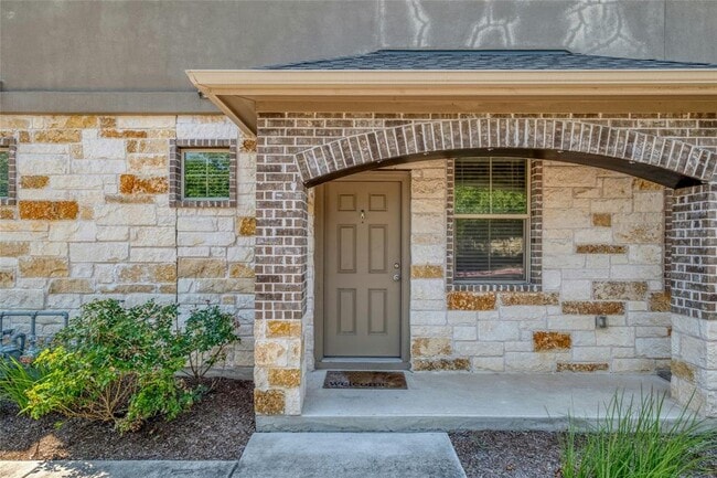 Building Photo - 2880 Donnell Dr