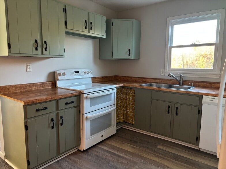 kitchen - 42 Parker Rd