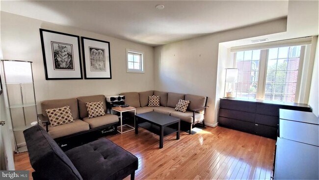 Building Photo - 9700 Cedar Farm Cir