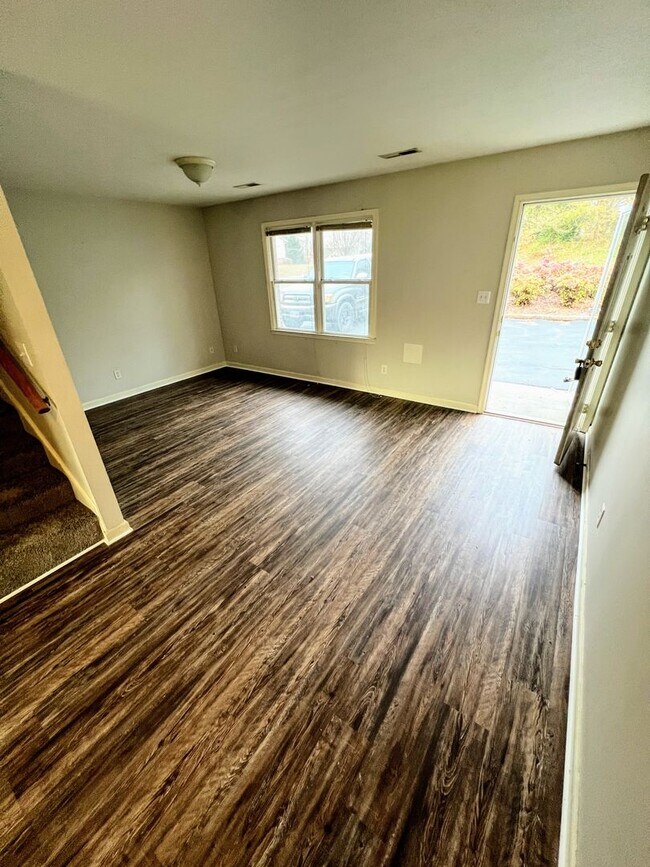 Building Photo - 6118 Igloe Dr
