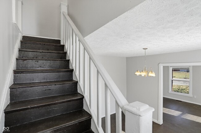 Building Photo - 510 N Beville Ave