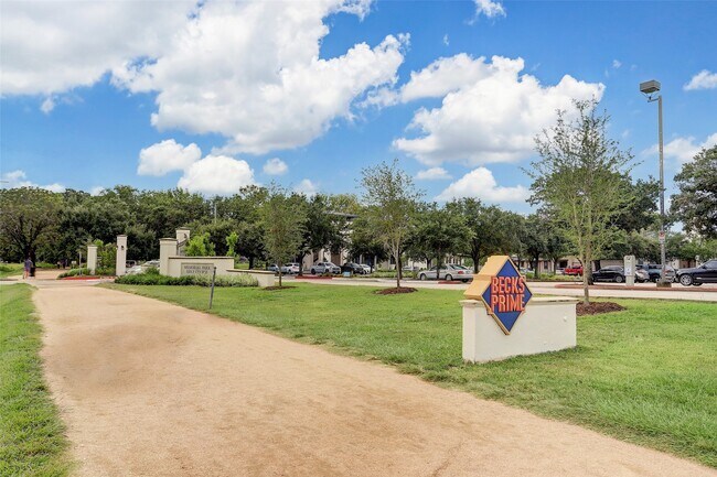 Building Photo - 5202b Rose St