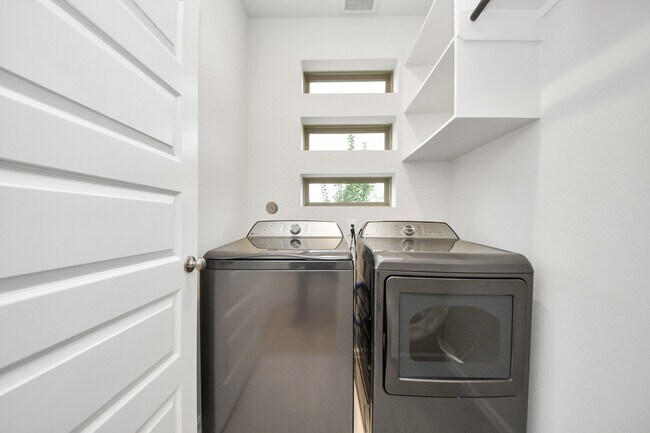 Building Photo - 25931 Dawning Torch Trce