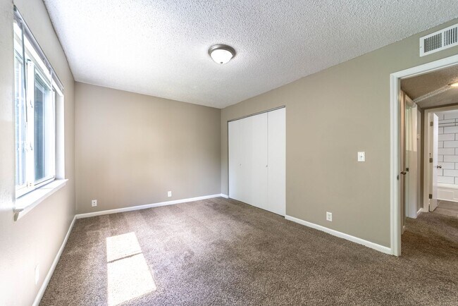 Building Photo - The Maple - 2-Bedroom at Autumn Ridge Apar...