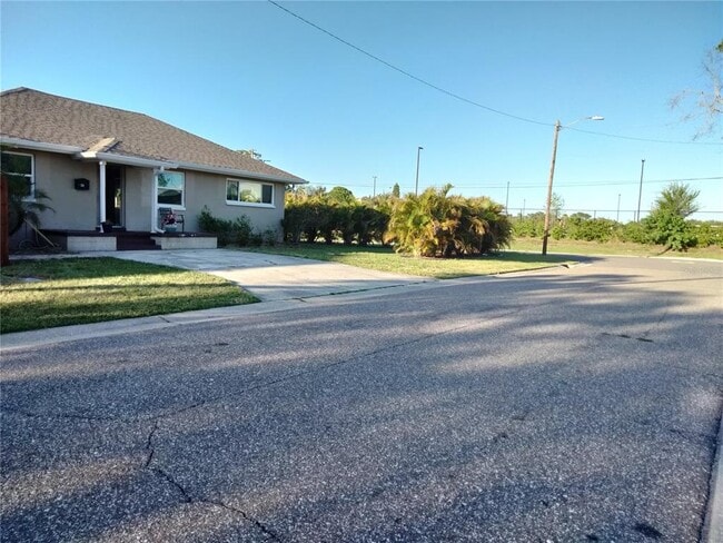 Building Photo - 351 Davenport Ave NE