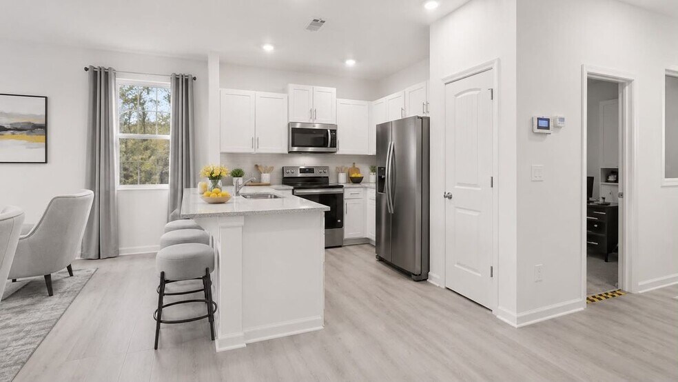 Building Photo - 2017 Roseleigh Dr