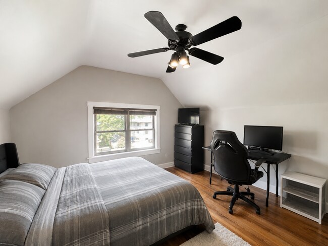 Building Photo - 6 Bed/2 Bath Mins. from UC Campus $600/pp ($3,600/mo)!