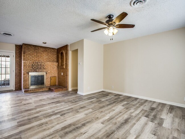 Building Photo - 420 Vicki Pl