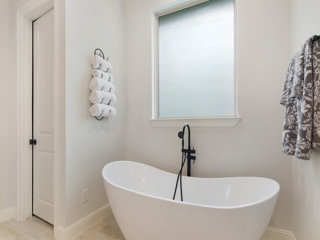 Building Photo - 12118 S Tara Plantation Dr