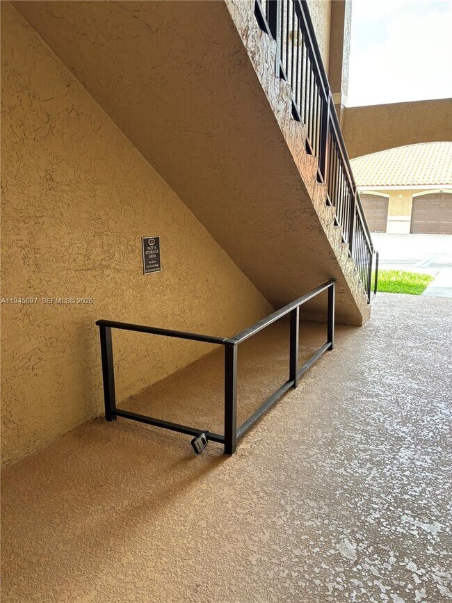 Building Photo - 151 SW 117th Ave