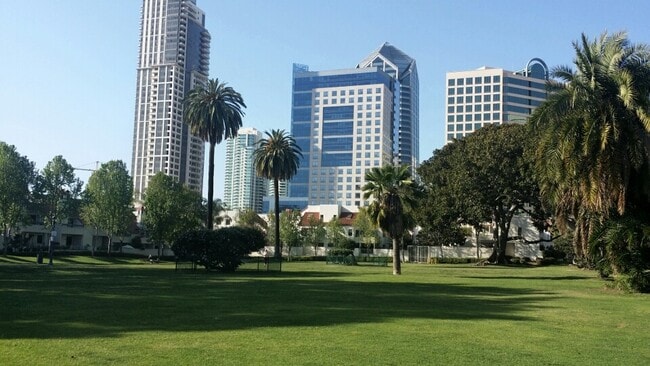 Building Photo - $2595. Marina District upgraded 1bd 1ba with balcony 735 sq ft