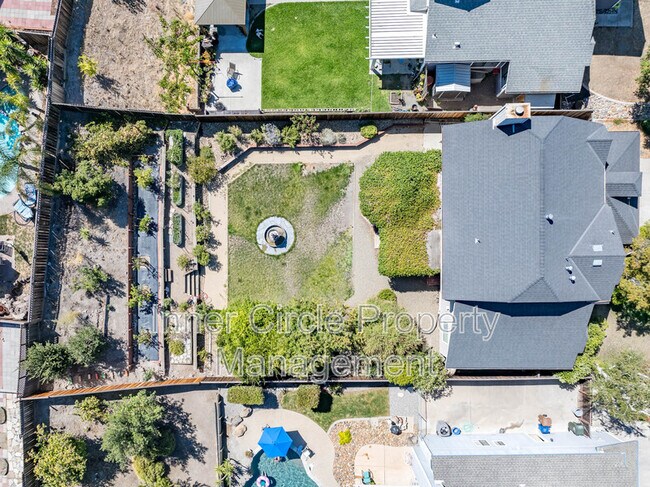 Building Photo - 512 Bluerock Dr