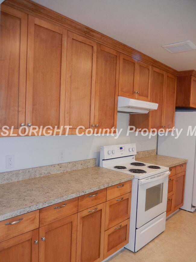 Building Photo - AVAILABLE AUGUST- Recently Remodeled - 1 Block from Poly