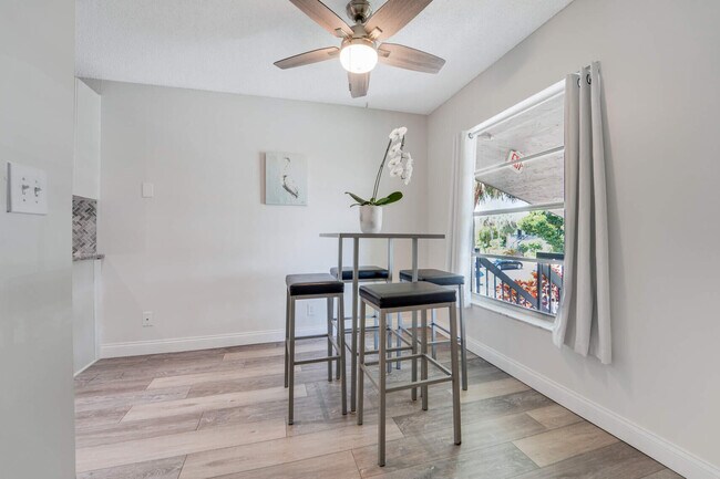 Building Photo - 5890 Sugar Palm Ct