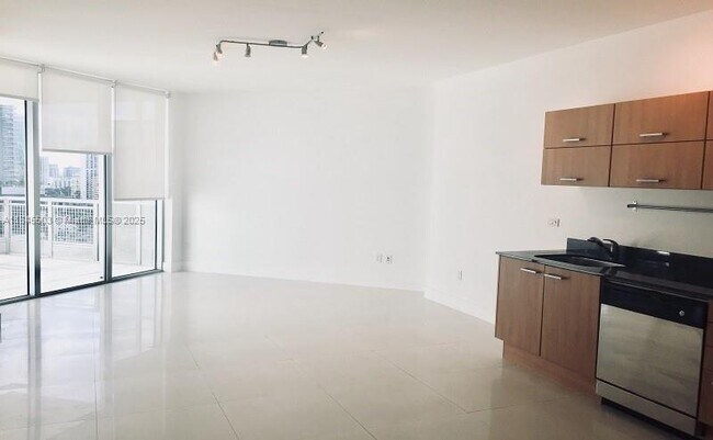 Building Photo - 350 S Miami Ave