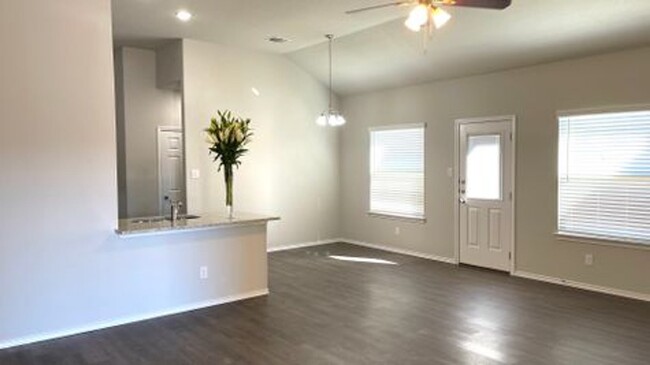 Building Photo - 3/2 Navarro ISD in Seguin
