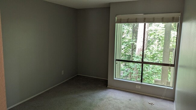 Building Photo - 10819 NE 37th Pl