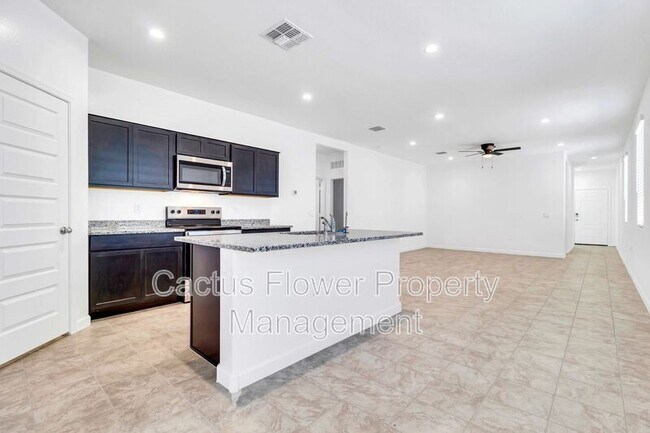 Building Photo - 2108 W Sheridan Ave