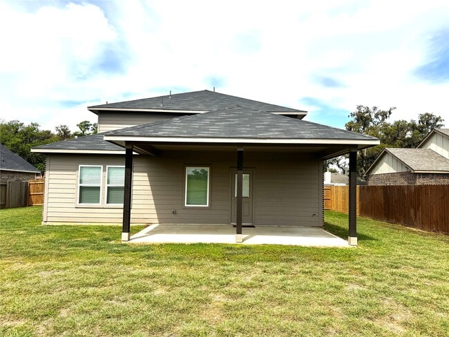 Building Photo - 359 Twin Lakes Blvd W