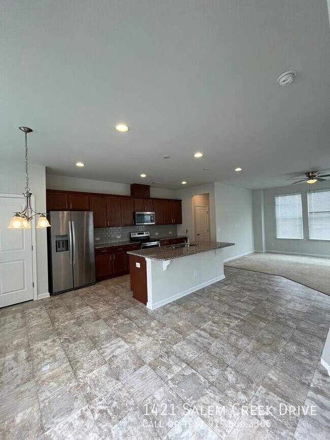 Building Photo - 1421 Salem Creek Dr