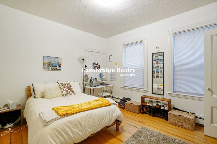 Primary Photo - 68 Calumet St