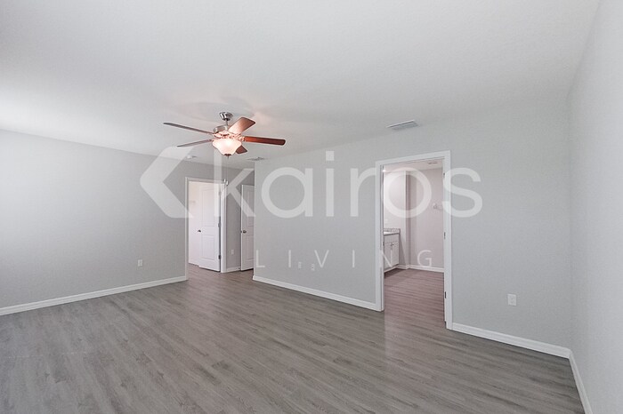 Building Photo - 8740 SW 43rd Ter