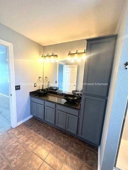 Building Photo - 3705 SW Hansom Loop