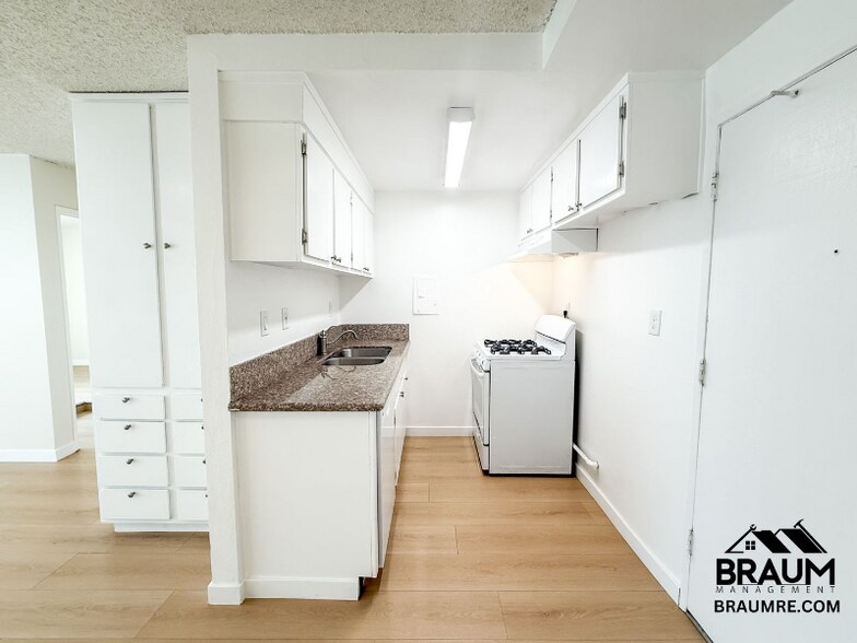 Building Photo - 5461 Kester Ave